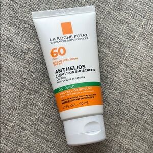 Anthelios Clear Skin Sunscreen SPF 60 - Orange and White
